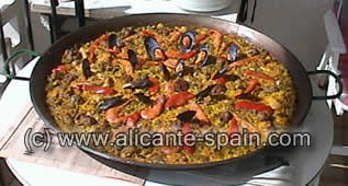 spanish paella in pan